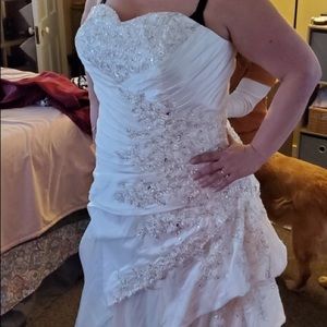 26W ivory wedding gown, never worn